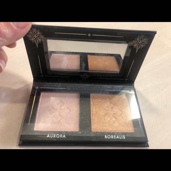 Women's highlighter palette. - Picture 3 of 3